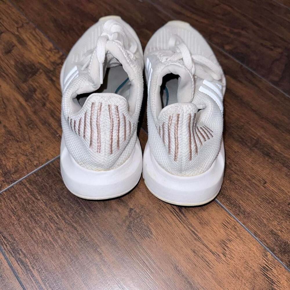 Adidas Swift Run Size 7 Off-White Rose Gold Sneakers - Picture 3 of 6